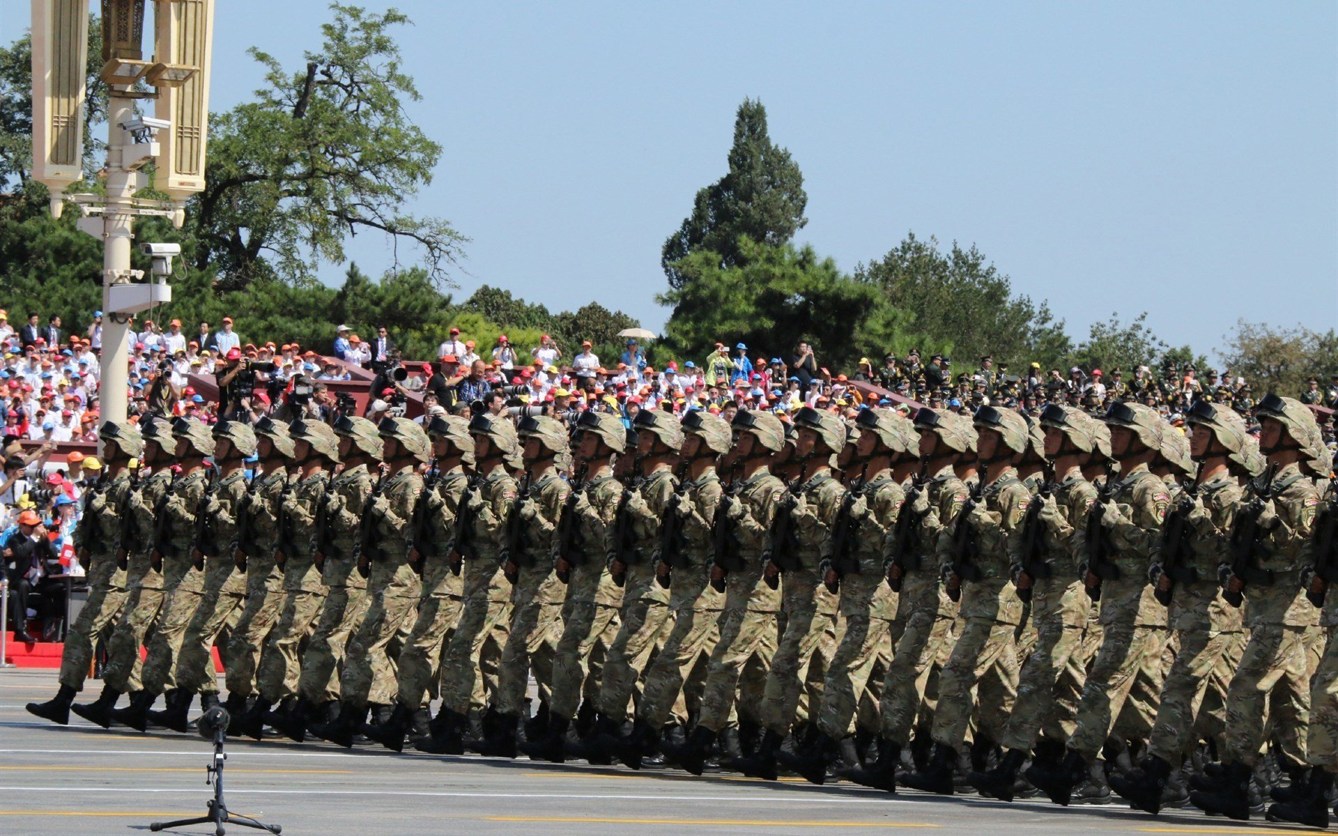 快船二队成员参与主队训练加快轮换适应，快船 队员