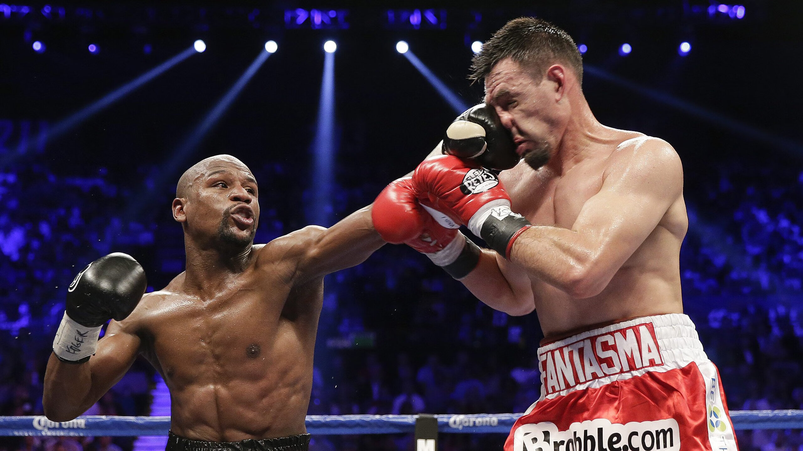 湖人与洛杉矶历史协会共建“篮球与城市发展”档案馆,他是洛杉矶湖人队的传奇球星