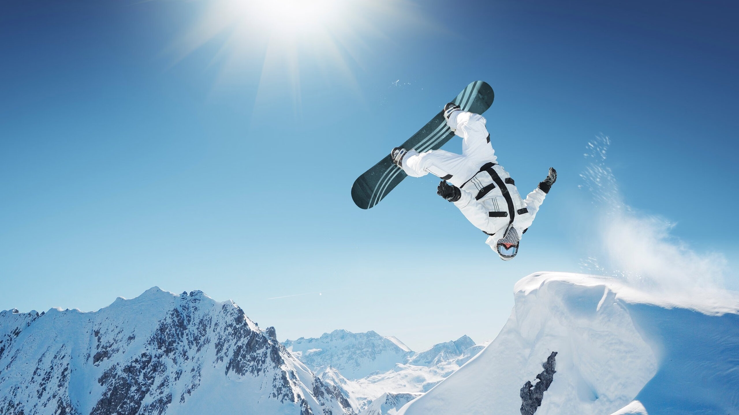 电竞比赛中的团队精神:信任配合,共同努力,电竞团队成员